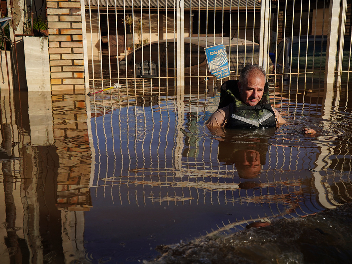 Brazil floods: Hundreds of Rio Grande do Sul towns under water photos21