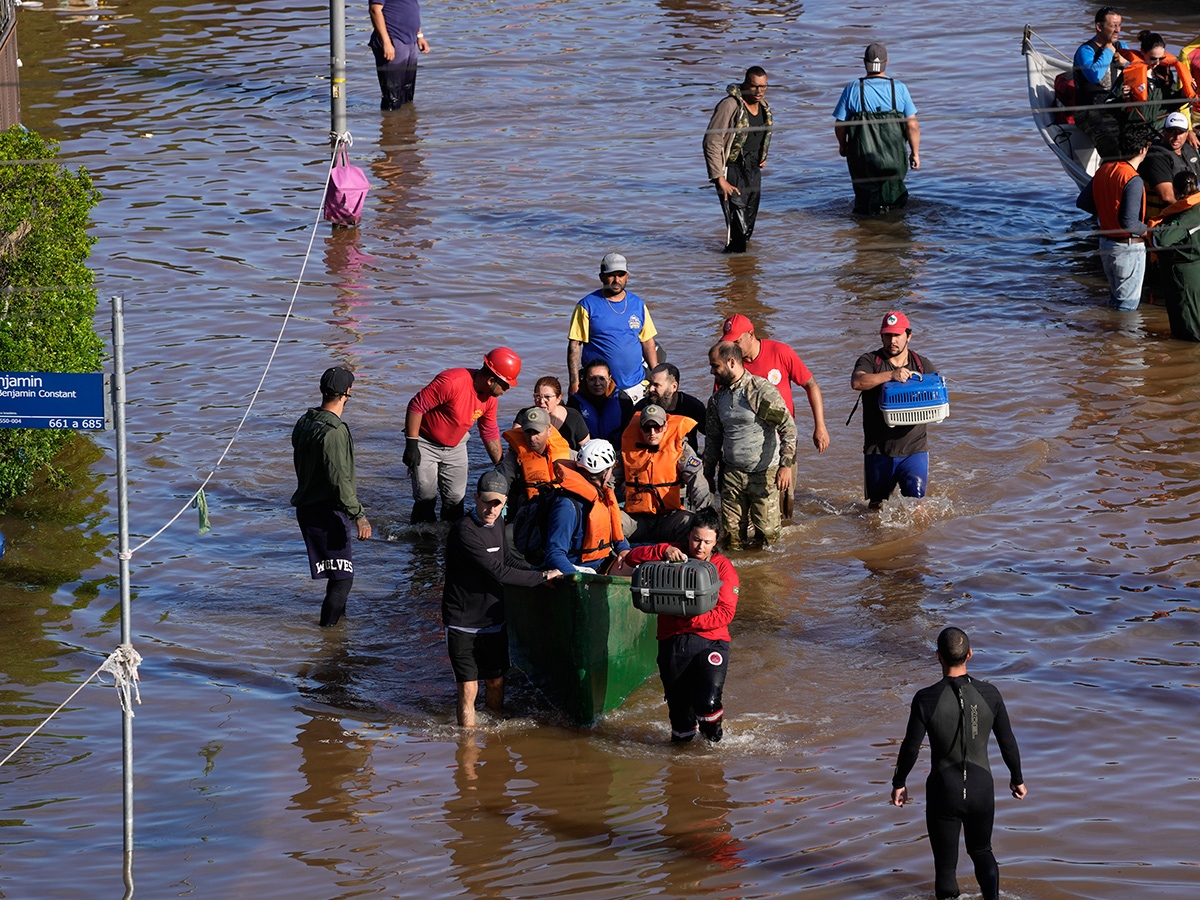 Brazil floods: Hundreds of Rio Grande do Sul towns under water photos31