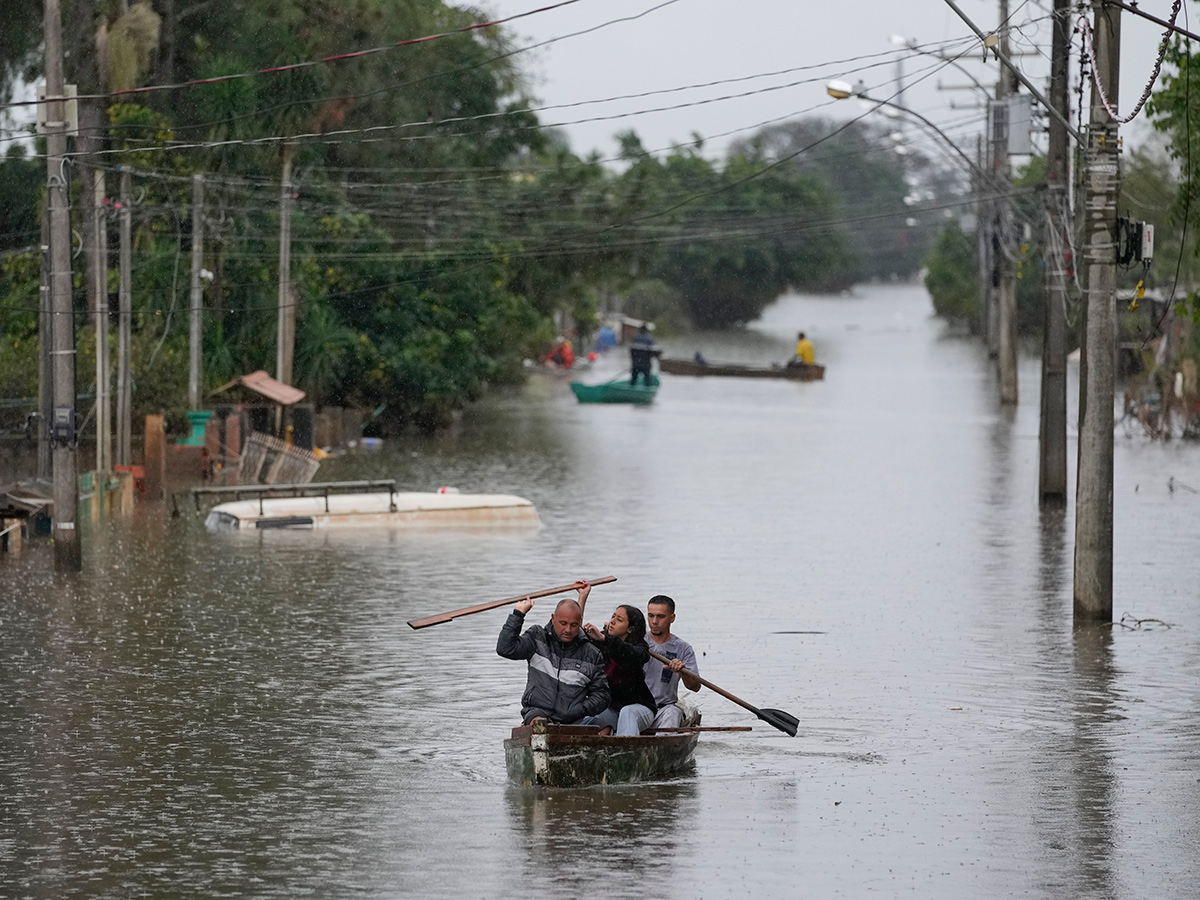 Brazil floods: Hundreds of Rio Grande do Sul towns under water photos4