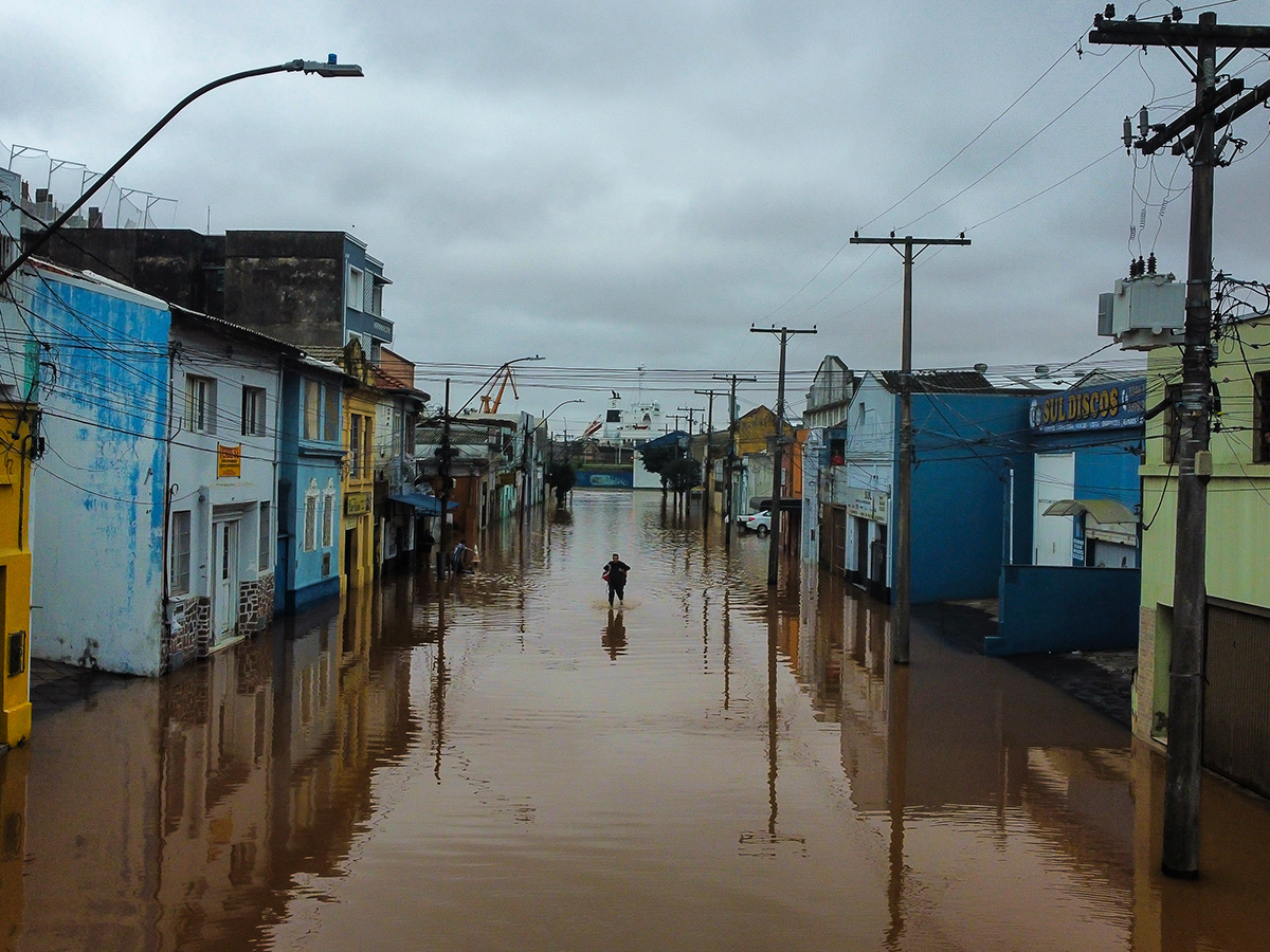 Brazil floods: Hundreds of Rio Grande do Sul towns under water photos8