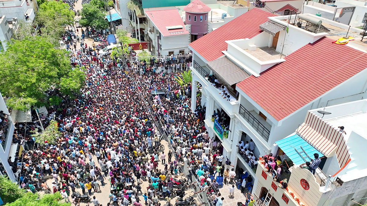 Allu Arjun Crazy in Nandyala Photos6