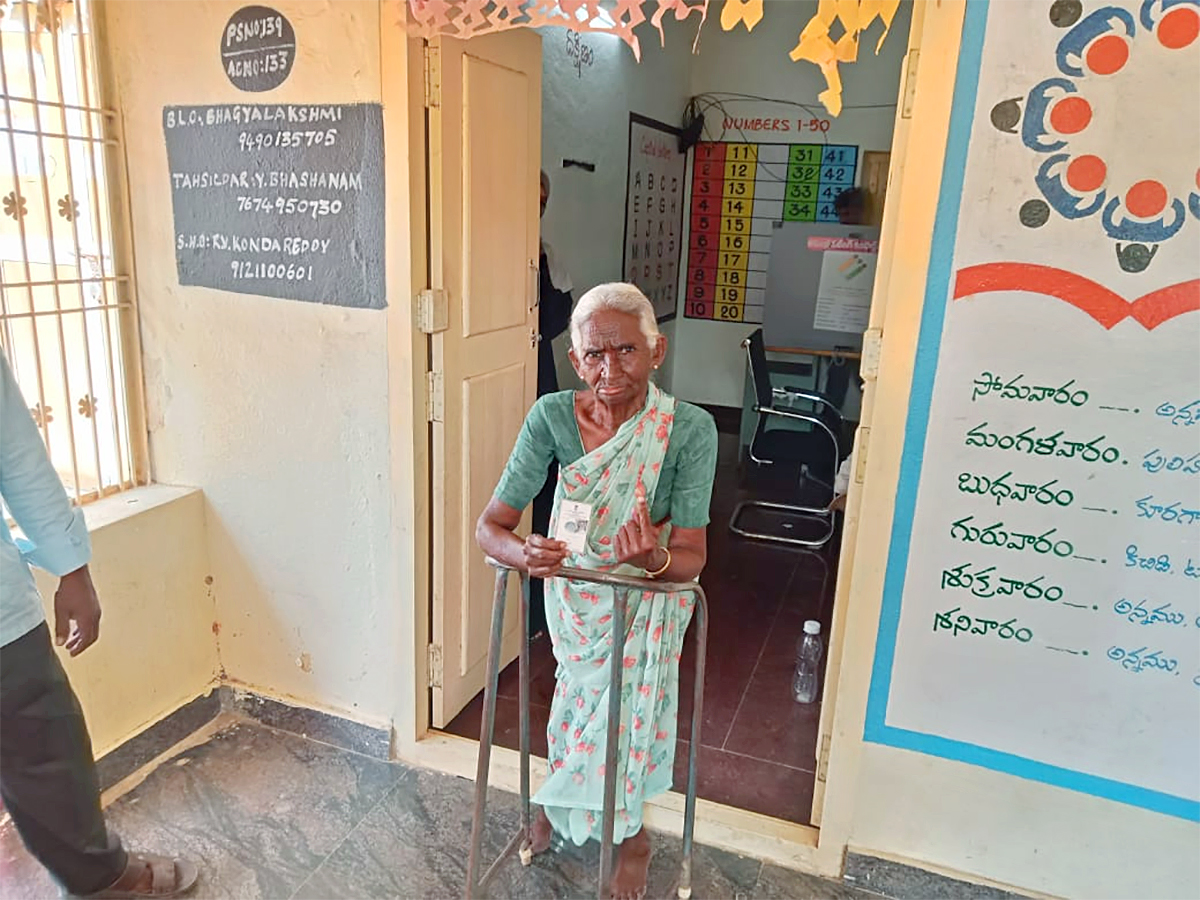 Oldages And Handicapted People Cast Thier Votes In AP3