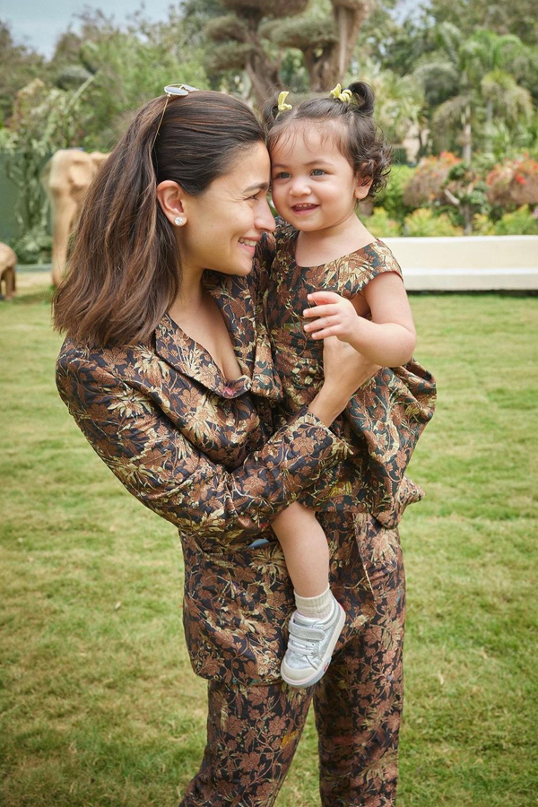  Mother's Day 2024: Check These Beautiful Bollywood Mothers 2
