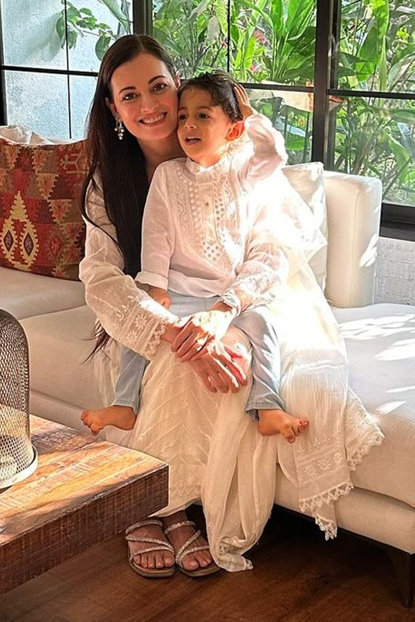  Mother's Day 2024: Check These Beautiful Bollywood Mothers 6