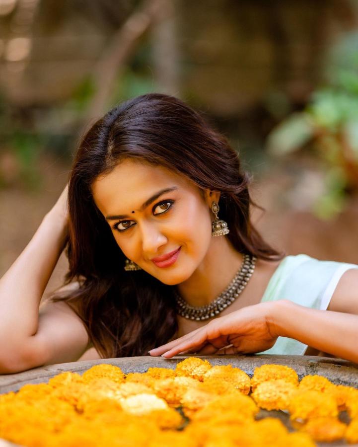 Actress Shubra Aiyappa Latest Photos Goes Viral6
