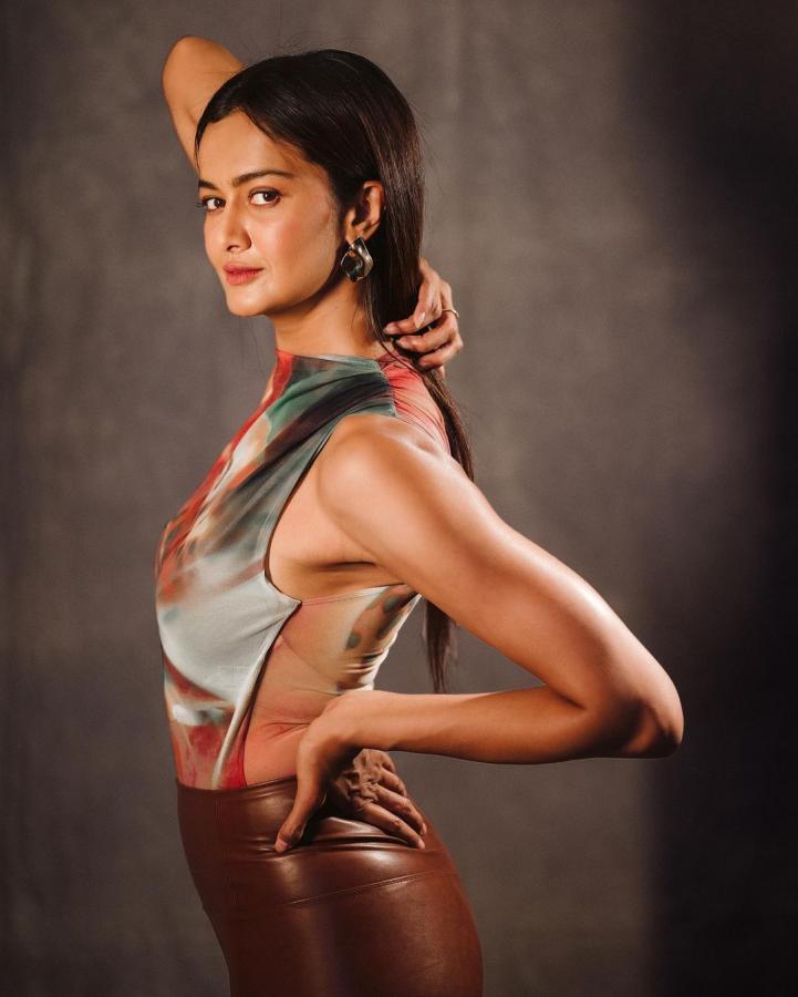 Actress Shubra Aiyappa Latest Photos Goes Viral13