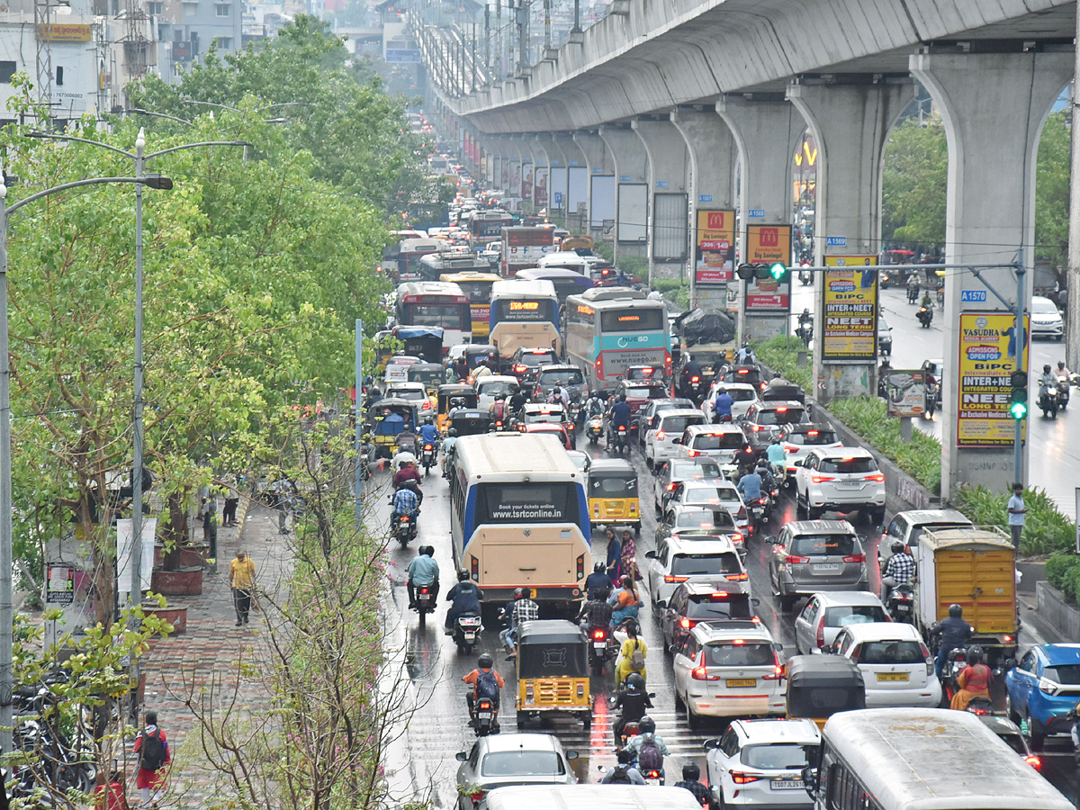 Heavy rains lash Hyderabad Photos37
