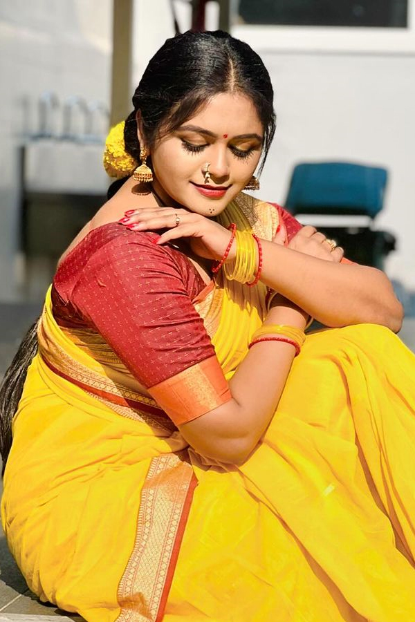 Telugu Actress Sireesha Announces Separation With Her Husband Naveen Photos11