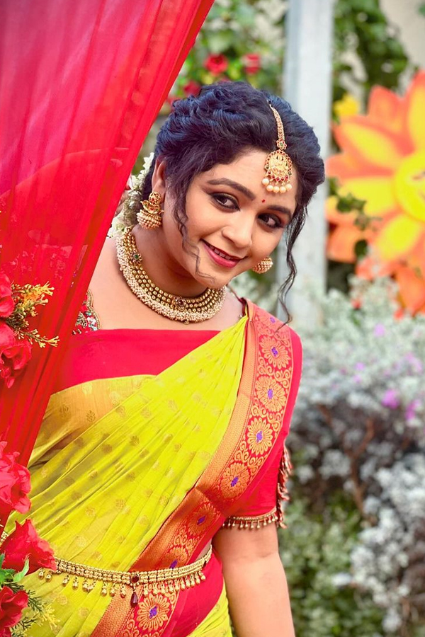 Telugu Actress Sireesha Announces Separation With Her Husband Naveen Photos13