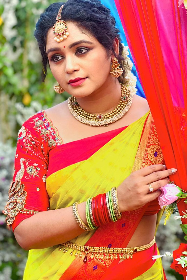 Telugu Actress Sireesha Announces Separation With Her Husband Naveen Photos15