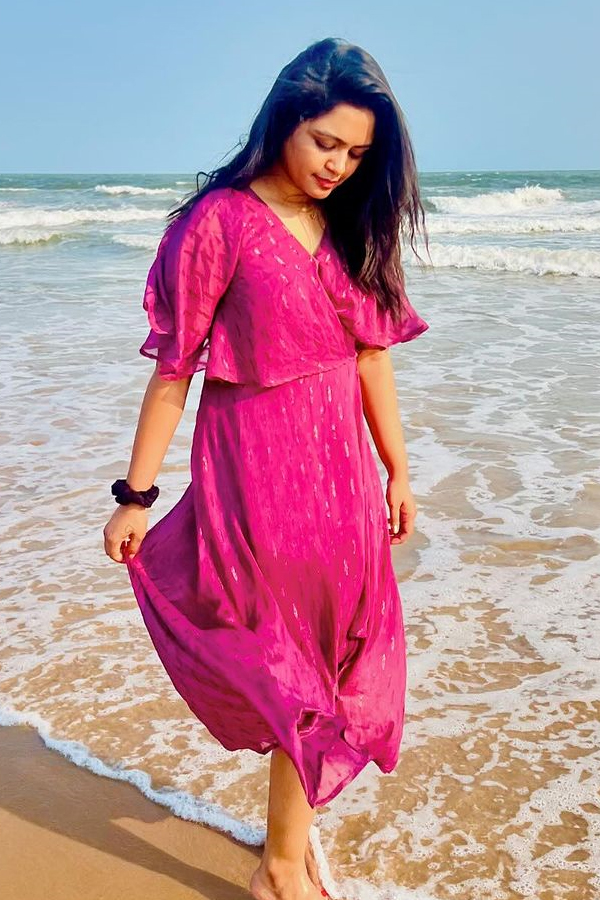 Telugu Actress Sireesha Announces Separation With Her Husband Naveen Photos17