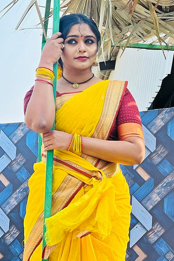 Telugu Actress Sireesha Announces Separation With Her Husband Naveen Photos10
