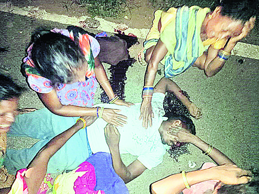 రోడ్డు ప్రమాదంలో ఇద్దరు దుర్మరణం1