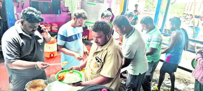 రైలొచ్చినా రోడ్డుమార్గమే..1