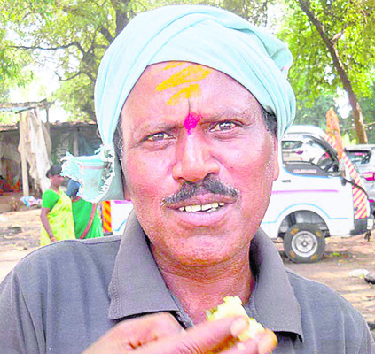బావుల వద్ద స్నానం
1