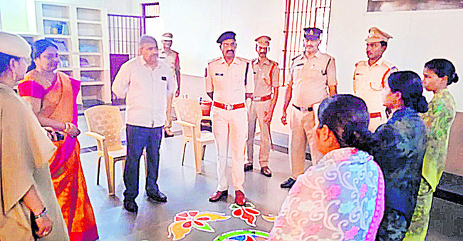 జిల్లా జైలునుసందర్శించిన జడ్జి 3