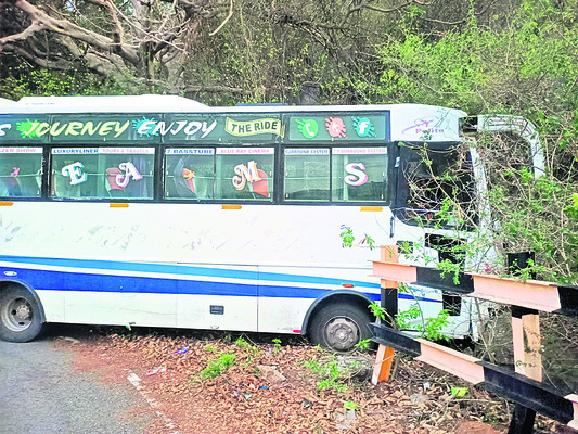 ఘాట్లో తప్పిన ఘోర ప్రమాదం1