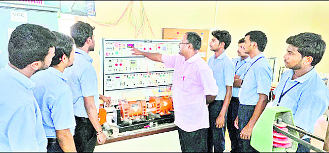ఐటీఐతో భవిష్యత్తు1