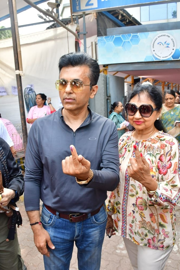 Lok Sabha Elections 2024 Celebrities Cast Their Votes In Mumbai Photos Viral23
