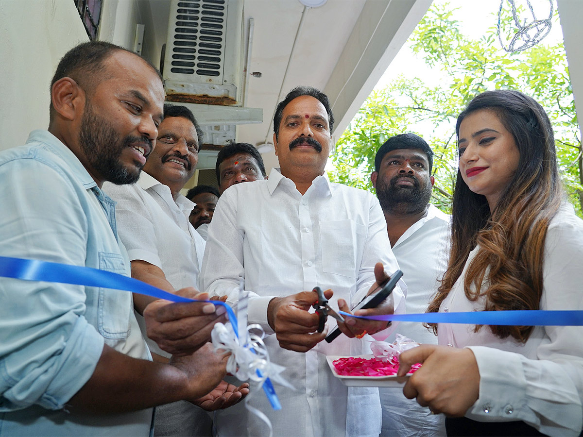 Autumn Salon in Chandanagar Photos8