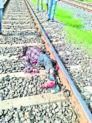 రైలు పట్టాలపై రక్త చరిత్ర..!1