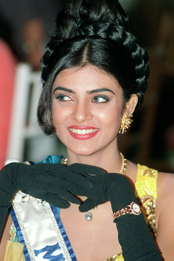 Photos Of Sushmita Sen 30 years As Miss Universe2