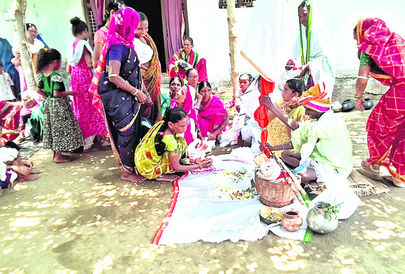 గిరి గ్రామాల్లో పెర్సపేన్‌ పూజలు2