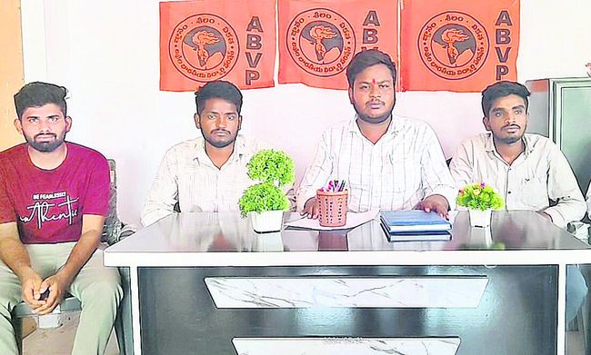 రాజీవ్‌గాంధీ సేవలు స్ఫూర్తిదాయకం
3
