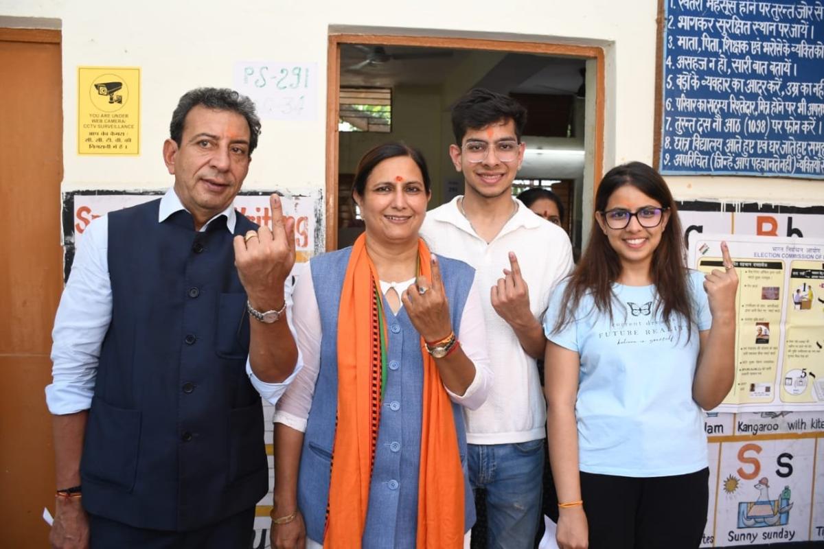 President Droupadi Murmu Casts Vote For Lok Sabha Election 2024 Photos6