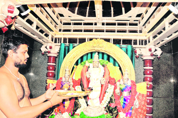 తిరుత్తణికి పోటెత్తిన భక్తజనం1