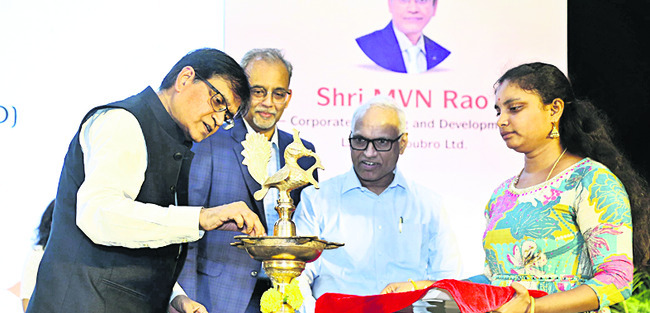 ఘనంగా ఈఎంబీఏ స్వాగత వేడుకలు1