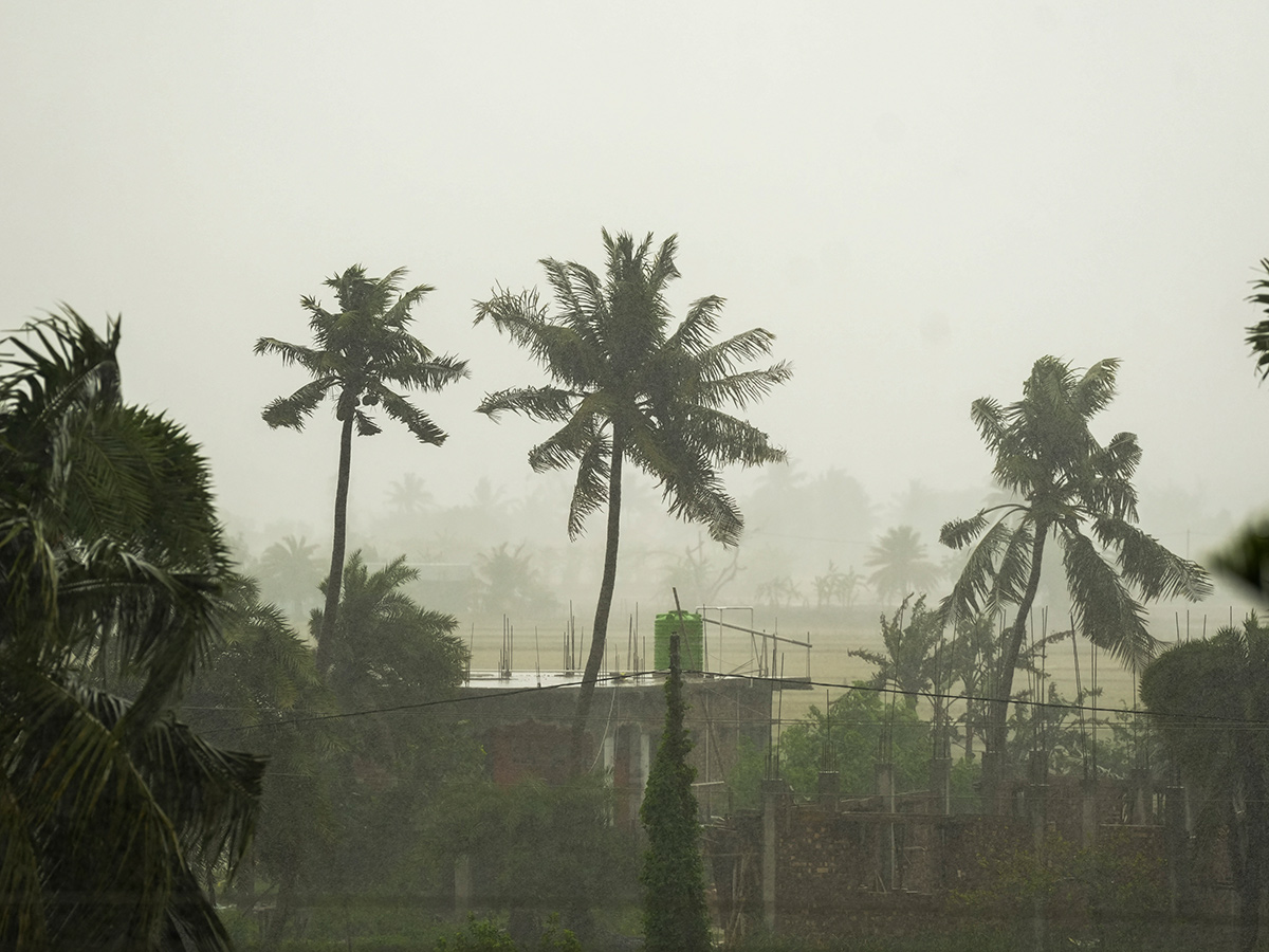 Cyclone Remal: 'రెమాల్‌' తుపాను బీభత్సం..భారీ వర్షాలు (ఫొటోలు ...