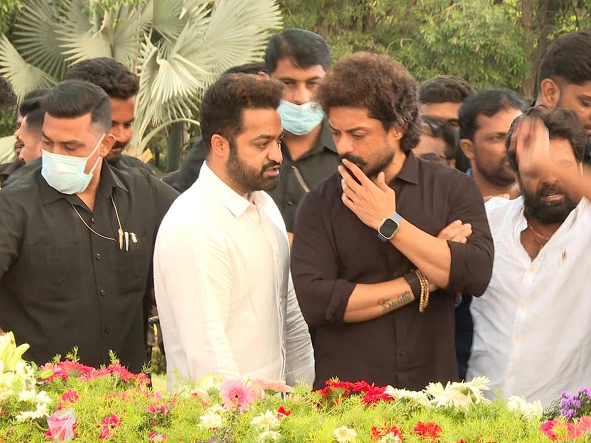 Jr NTR and Kalyan Ram Pays Tribute To NTR: Photos15