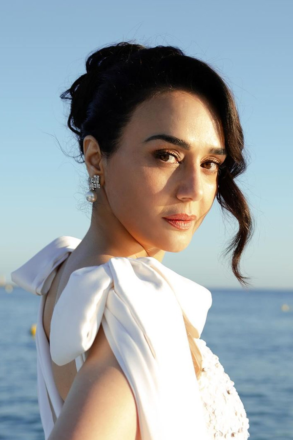 Bollywood Beauty Preity Zinta Appeared In Cannes Film Festival 2024 After 17 Years Photos Viral2