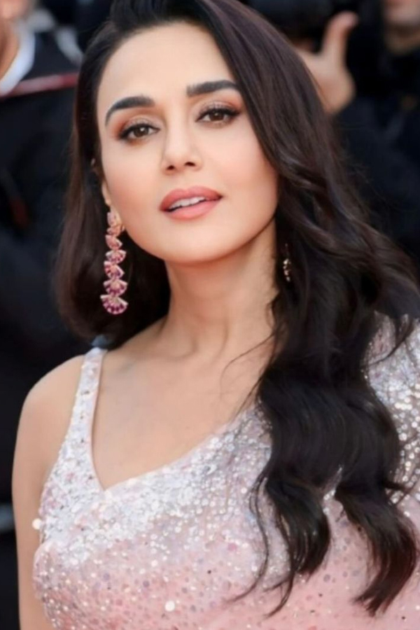 Bollywood Beauty Preity Zinta Appeared In Cannes Film Festival 2024 After 17 Years Photos Viral9