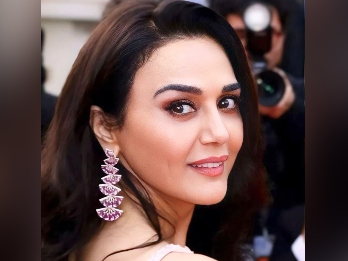 Bollywood Beauty Preity Zinta Appeared In Cannes Film Festival 2024 After 17 Years Photos Viral10