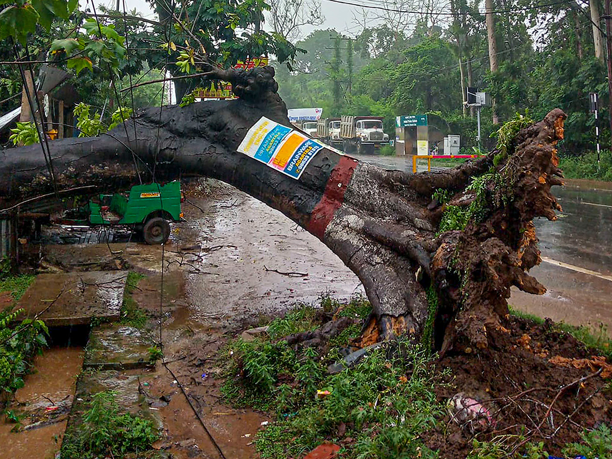 రెమాల్‌ తుఫాన్‌ బీభత్సం (ఫొటోలు) | Remal Cyclone Latest Photos Goes ...