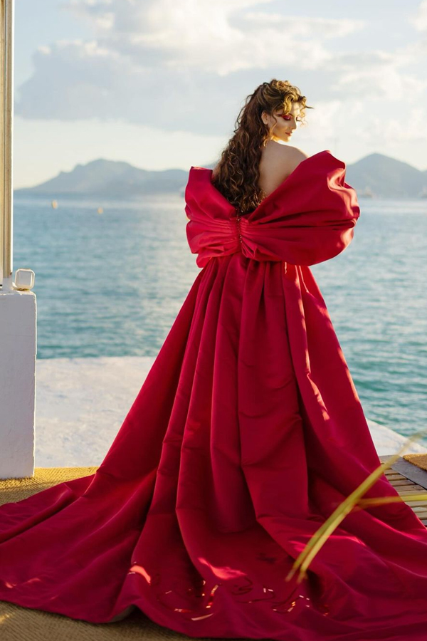 Urvashi Rautela Stuns Everyone In Cannes Film Festival 20248