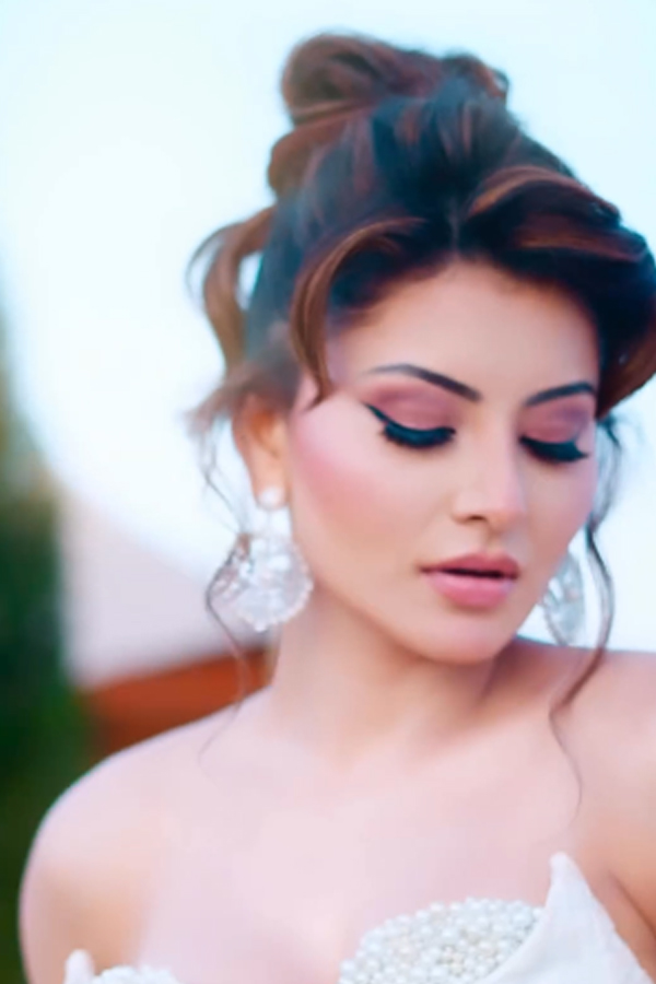 Urvashi Rautela Stuns Everyone In Cannes Film Festival 202416
