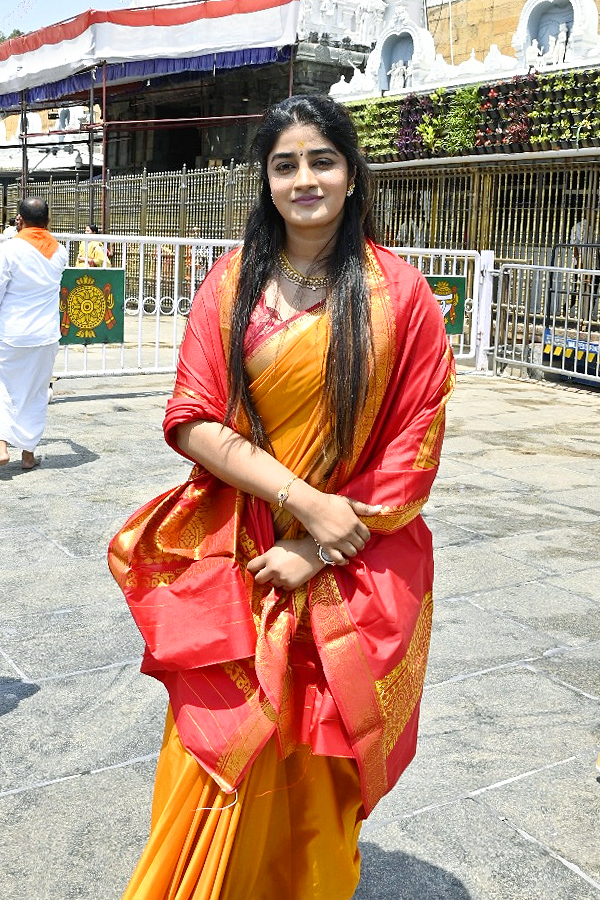 Actress Dimple Hayathi Visits Tirumala Temple Photos3