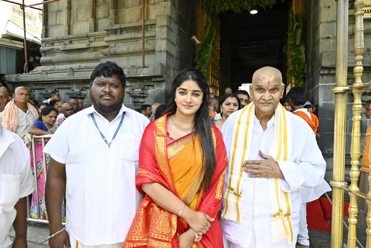 Actress Dimple Hayathi Visits Tirumala Temple Photos7