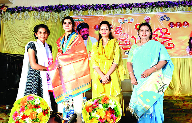 కుచ్చుటోపీ చుట్టాలొచ్చారోచ్! 1
