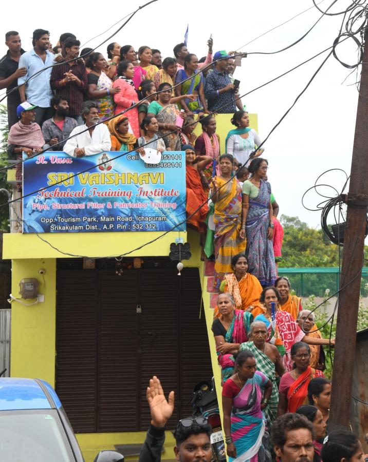 CM YS Jagan At Gajuwaka Road Show In Visakhapatnam: Photos9