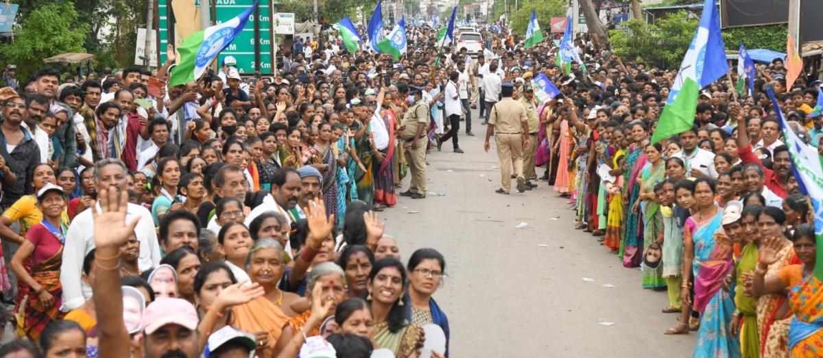 CM YS Jagan At Gajuwaka Road Show In Visakhapatnam: Photos10