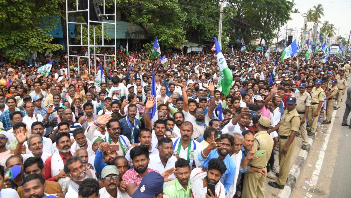 CM YS Jagan At Gajuwaka Road Show In Visakhapatnam: Photos14