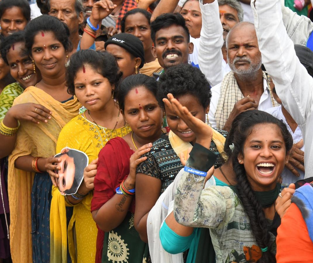 CM YS Jagan At Gajuwaka Road Show In Visakhapatnam: Photos17