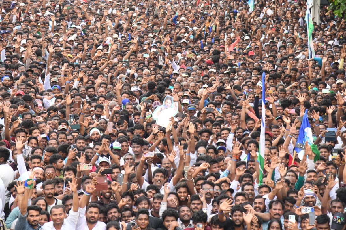 CM YS Jagan At Gajuwaka Road Show In Visakhapatnam: Photos18