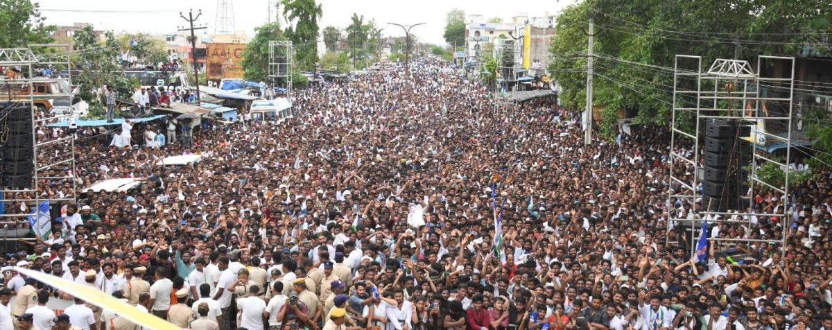 CM YS Jagan At Gajuwaka Road Show In Visakhapatnam: Photos20