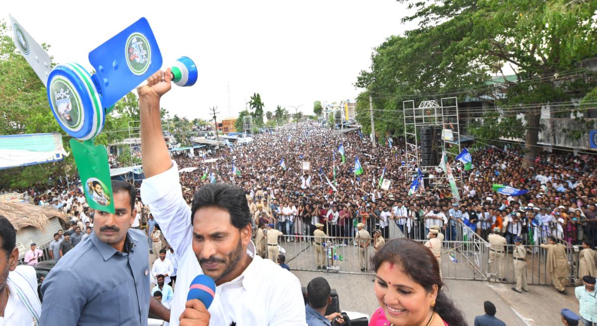 CM YS Jagan At Gajuwaka Road Show In Visakhapatnam: Photos2