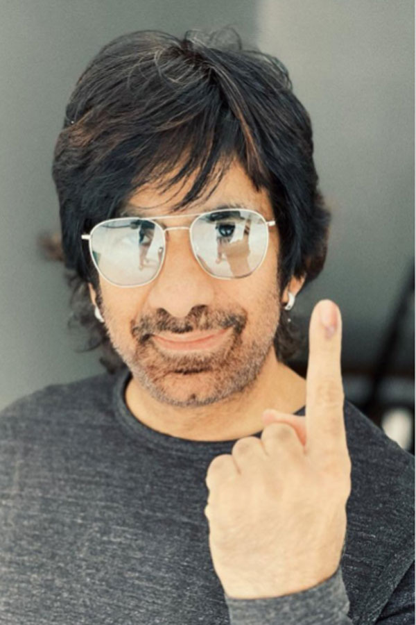 Cine celebrities casting their votes in every election4